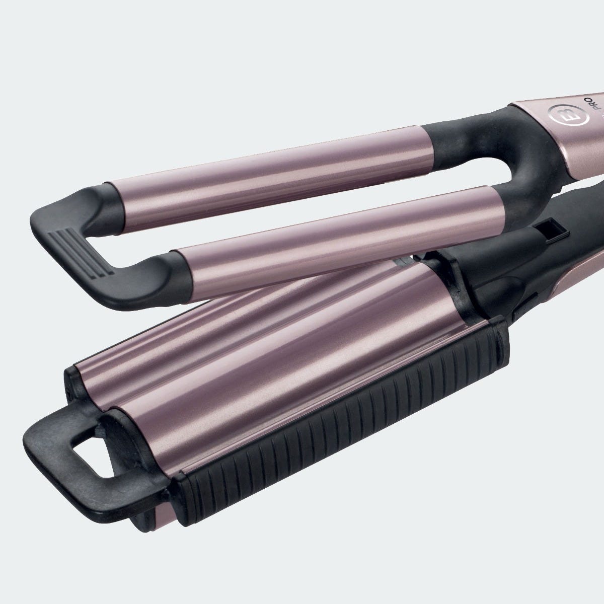 Kit de secador profesional con Ceramic Diamond & Keratin Cyber Glam® y plancha Beach Waves GT20 100 para ondas naturales o definidas.