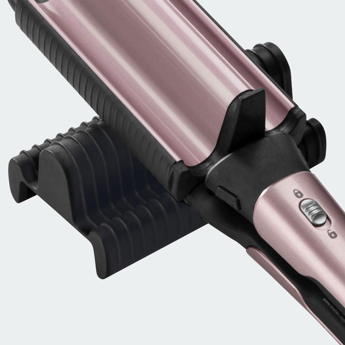 Kit de secador profesional con Ceramic Diamond & Keratin Cyber Glam® y plancha Beach Waves GT20 100 para ondas naturales o definidas.
